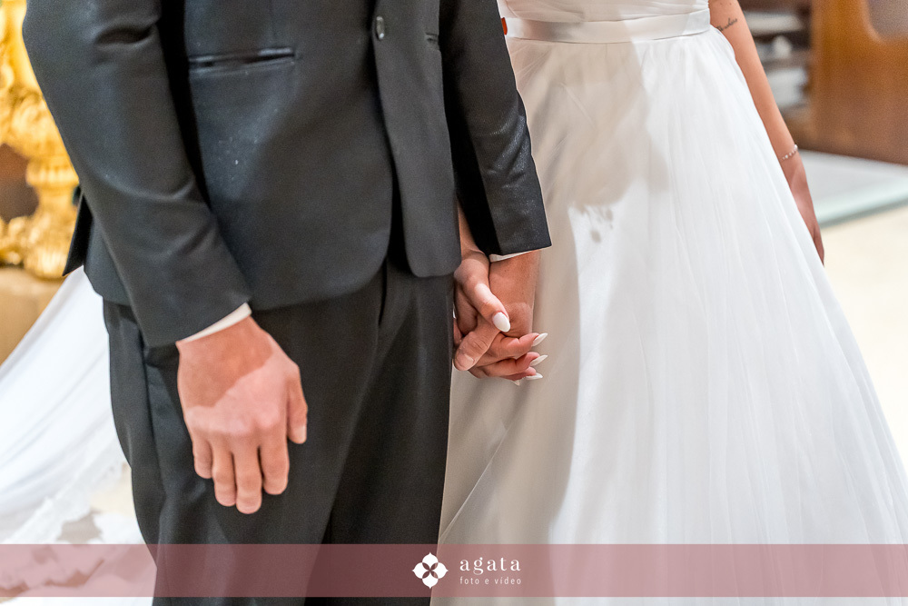 casamento catolico-fotografo de casamento curitiba-fotografo de familias-wedding-casamento cristao-noivos do ano-noiva-vestido de noiva-casamento na igreja-chuva de arroz-fotografo editorial-fotografo criativo-fotografo curitiba-casamento cwb