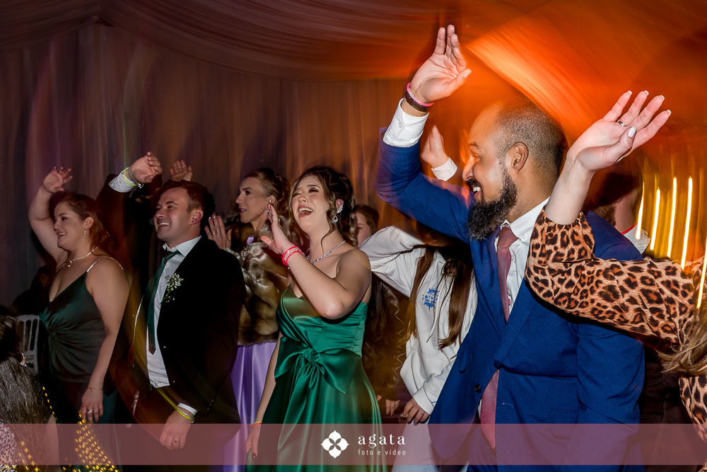 casamento catolico-fotografo de casamento curitiba-fotografo de familias-wedding-casamento cristao-noivos do ano-noiva-vestido de noiva-casamento na igreja-chuva de arroz-fotografo editorial-fotografo criativo-fotografo curitiba-casamento cwb