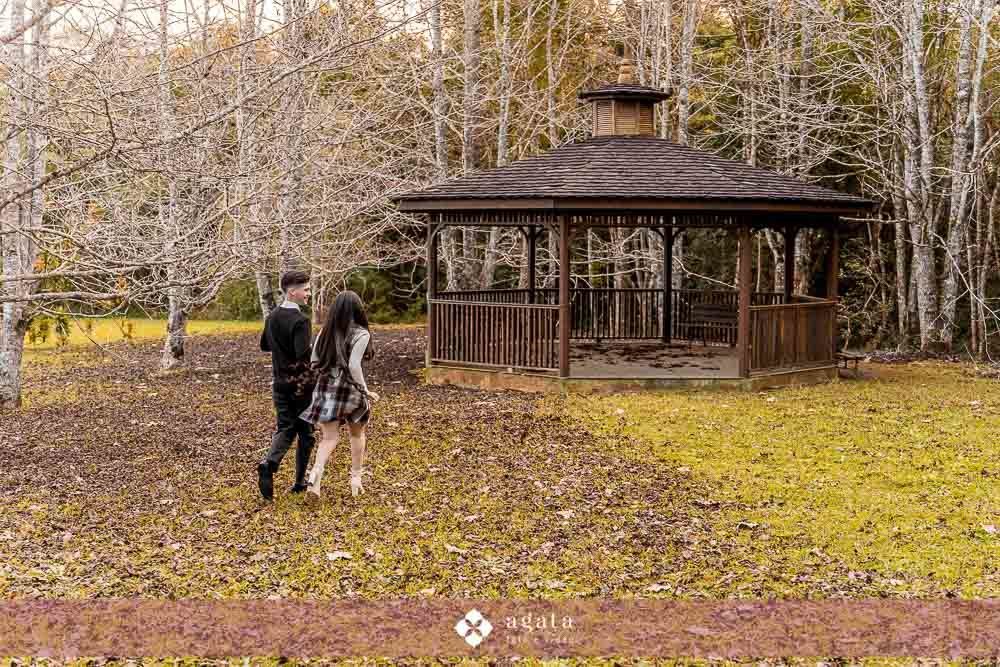 ensaio pre wedding-ensaio fotografico tematico-ensaio tematico-fotografo de casmento-ensaio externo-ensaio pre wedding anos 60-anos 70-anos 80-ensaio temático de casal-ensaio de casal-casamento 20250casamento 2026-fotografo de casamento curitiba-wedding