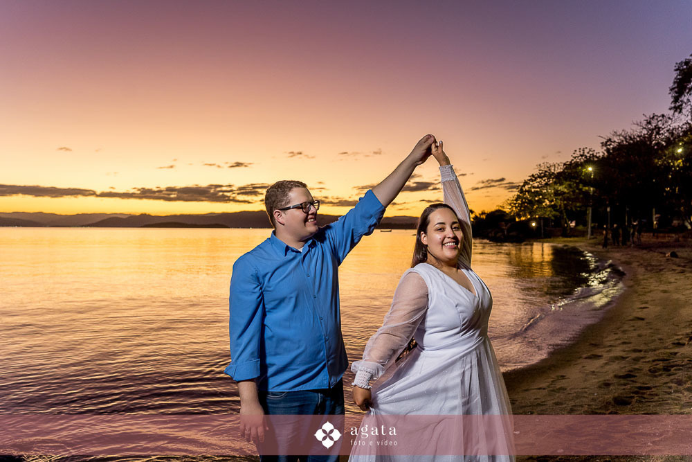 ensaio pre wedding-ensaio pre casamento-ensaio fotografico praia-floripa-fotografo curitiba-fotografo de casamento-casal ccb-casal cristão-casal congragação crista-casamento ccb-casamento -noivos-fotografo criativo-fotografo moderno-fotografo de familias