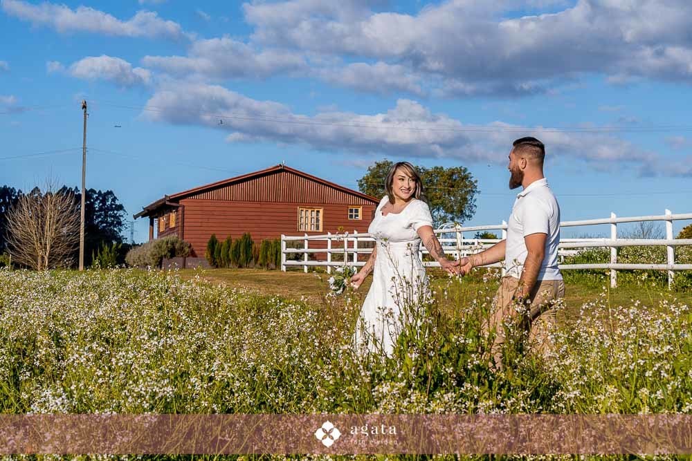 ensaio pre wedding-ensaioexterno-ensaio casal com cavalo-fotografo curitiba-fotografo de casamento-fotografo-fotografo criativo-ensaio de casal na natureza-casal de noivos-noivado-ensaio pre casamento-ensaio ao ar livre-casamento 2026-casamento 2027