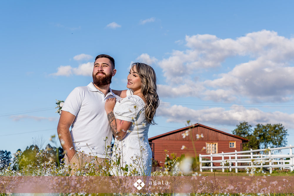 ensaio pre wedding-ensaioexterno-ensaio casal com cavalo-fotografo curitiba-fotografo de casamento-fotografo-fotografo criativo-ensaio de casal na natureza-casal de noivos-noivado-ensaio pre casamento-ensaio ao ar livre-casamento 2026-casamento 2027