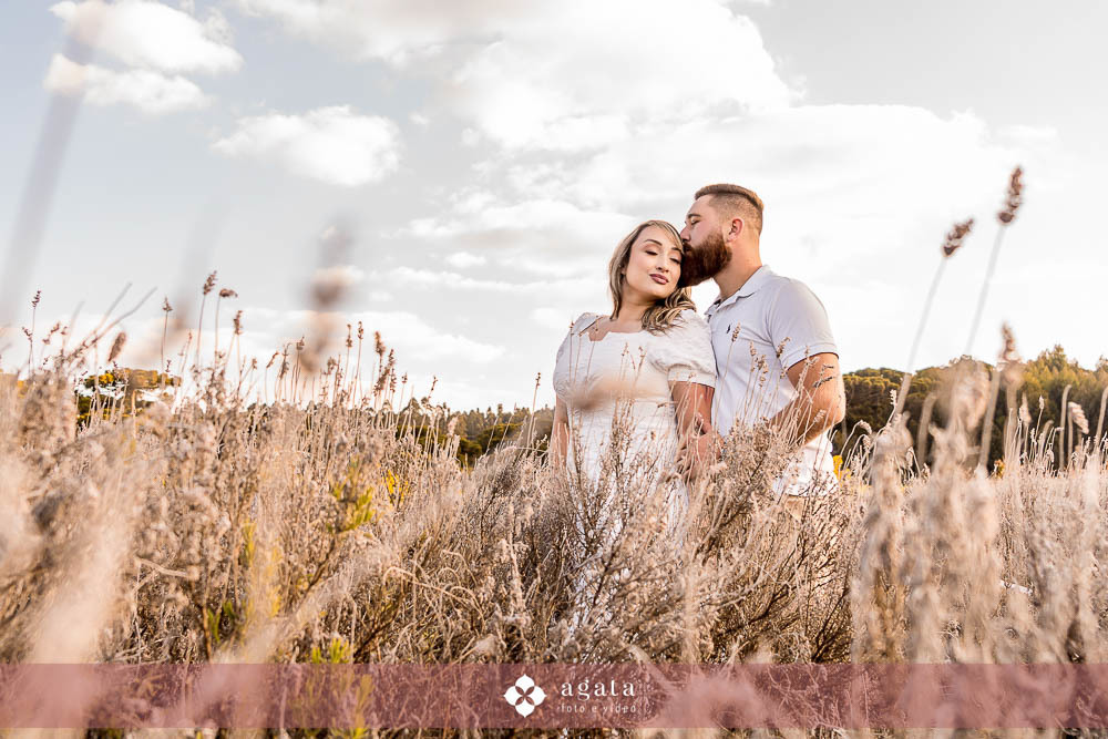 ensaio pre wedding-ensaioexterno-ensaio casal com cavalo-fotografo curitiba-fotografo de casamento-fotografo-fotografo criativo-ensaio de casal na natureza-casal de noivos-noivado-ensaio pre casamento-ensaio ao ar livre-casamento 2026-casamento 2027
