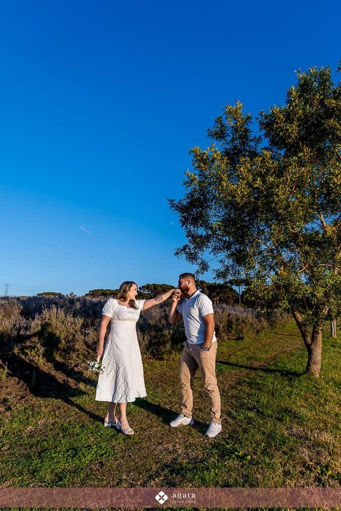 ensaio pre wedding-ensaioexterno-ensaio casal com cavalo-fotografo curitiba-fotografo de casamento-fotografo-fotografo criativo-ensaio de casal na natureza-casal de noivos-noivado-ensaio pre casamento-ensaio ao ar livre-casamento 2026-casamento 2027
