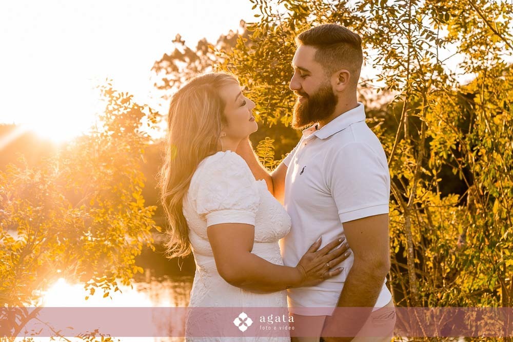 ensaio pre wedding-ensaioexterno-ensaio casal com cavalo-fotografo curitiba-fotografo de casamento-fotografo-fotografo criativo-ensaio de casal na natureza-casal de noivos-noivado-ensaio pre casamento-ensaio ao ar livre-casamento 2026-casamento 2027