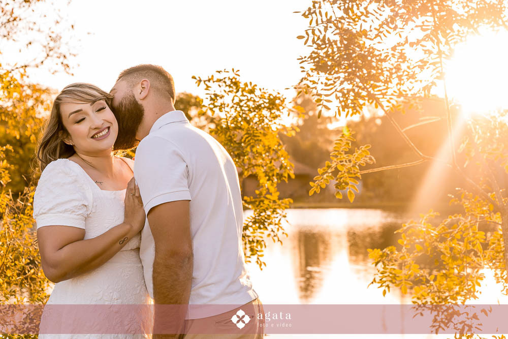 ensaio pre wedding-ensaioexterno-ensaio casal com cavalo-fotografo curitiba-fotografo de casamento-fotografo-fotografo criativo-ensaio de casal na natureza-casal de noivos-noivado-ensaio pre casamento-ensaio ao ar livre-casamento 2026-casamento 2027