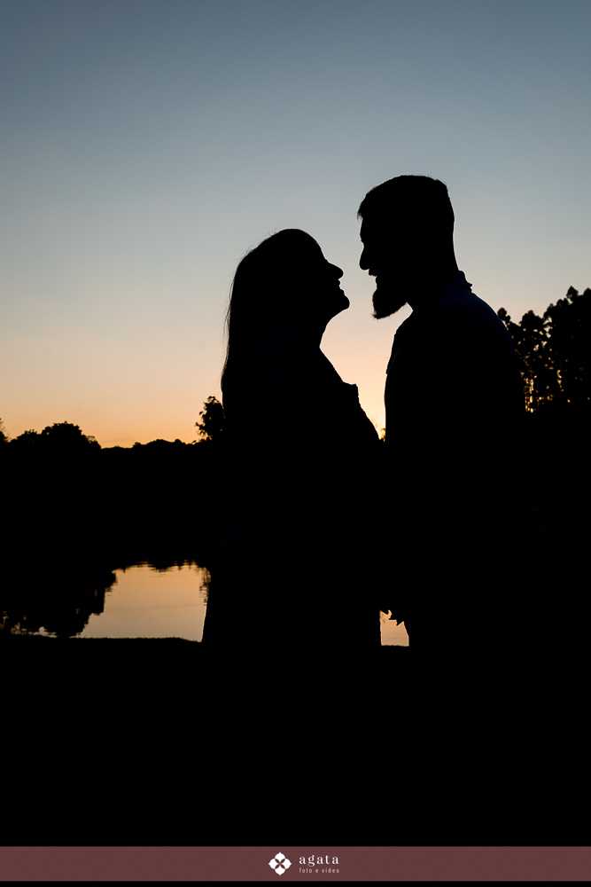 ensaio pre wedding-ensaioexterno-ensaio casal com cavalo-fotografo curitiba-fotografo de casamento-fotografo-fotografo criativo-ensaio de casal na natureza-casal de noivos-noivado-ensaio pre casamento-ensaio ao ar livre-casamento 2026-casamento 2027