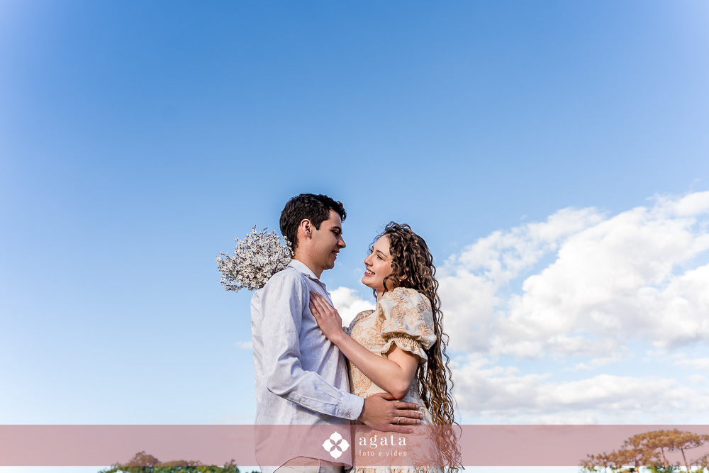 ensaio pre wedding-ensaio pre casamento-ensaio de casal-ensaio externo-fotografo curitiba-fotografo casamento cristão-casamento -ensaio de casal com cavalo-fotografo de casamento curitiba-casamento curitiba-ensaio fotografico-horse-por do sol
