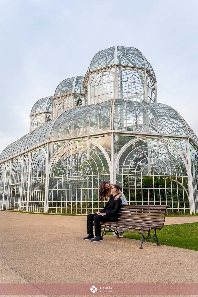 ensaio de casal-ensaio externo-ensaio fotografico de casal-fotografo curitiba-fotografo de casamento-save the date-ensaio romantico-ensaio pre wedding-ensaio pre casamento-ensaio moderno-ensaio de casal moderno-ensaio de fotos no parque-jardim botanico