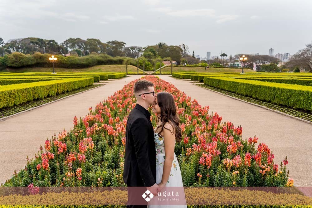ensaio de casal-ensaio externo-ensaio fotografico de casal-fotografo curitiba-fotografo de casamento-save the date-ensaio romantico-ensaio pre wedding-ensaio pre casamento-ensaio moderno-ensaio de casal moderno-ensaio de fotos no parque-jardim botanico