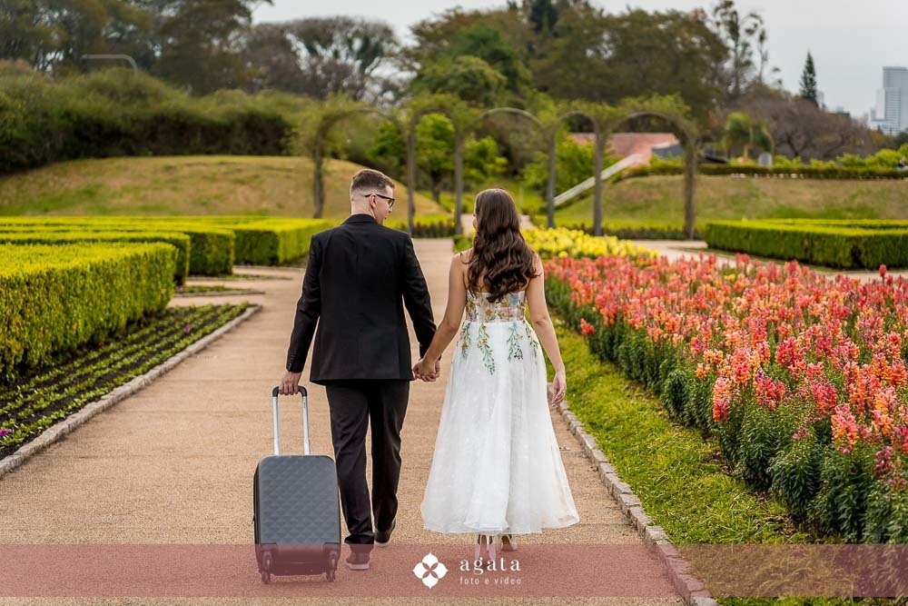 ensaio de casal-ensaio externo-ensaio fotografico de casal-fotografo curitiba-fotografo de casamento-save the date-ensaio romantico-ensaio pre wedding-ensaio pre casamento-ensaio moderno-ensaio de casal moderno-ensaio de fotos no parque-jardim botanico