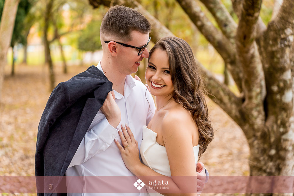 ensaio de casal-ensaio externo-ensaio fotografico de casal-fotografo curitiba-fotografo de casamento-save the date-ensaio romantico-ensaio pre wedding-ensaio pre casamento-ensaio moderno-ensaio de casal moderno-ensaio de fotos no parque-jardim botanico