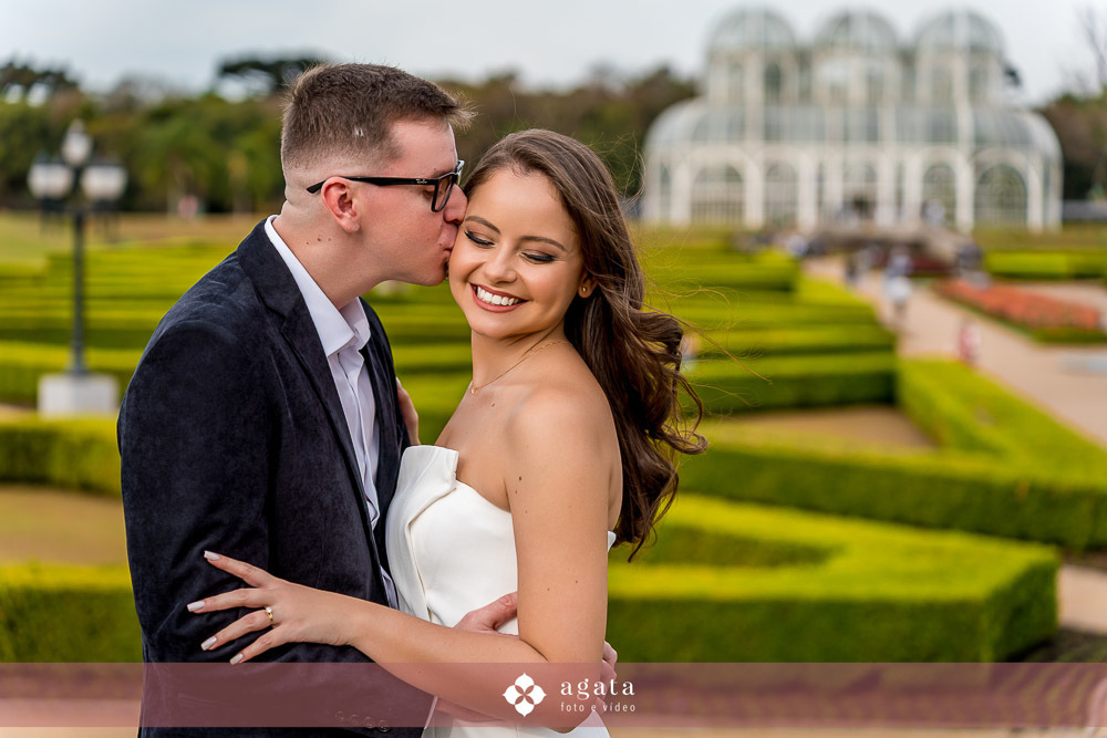 ensaio de casal-ensaio externo-ensaio fotografico de casal-fotografo curitiba-fotografo de casamento-save the date-ensaio romantico-ensaio pre wedding-ensaio pre casamento-ensaio moderno-ensaio de casal moderno-ensaio de fotos no parque-jardim botanico