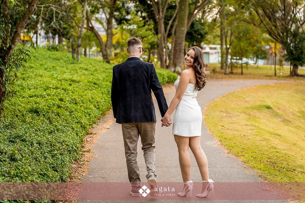 ensaio de casal-ensaio externo-ensaio fotografico de casal-fotografo curitiba-fotografo de casamento-save the date-ensaio romantico-ensaio pre wedding-ensaio pre casamento-ensaio moderno-ensaio de casal moderno-ensaio de fotos no parque-jardim botanico