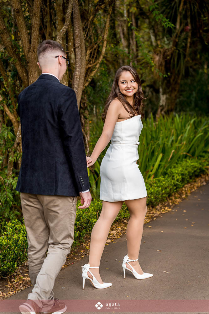 ensaio de casal-ensaio externo-ensaio fotografico de casal-fotografo curitiba-fotografo de casamento-save the date-ensaio romantico-ensaio pre wedding-ensaio pre casamento-ensaio moderno-ensaio de casal moderno-ensaio de fotos no parque-jardim botanico