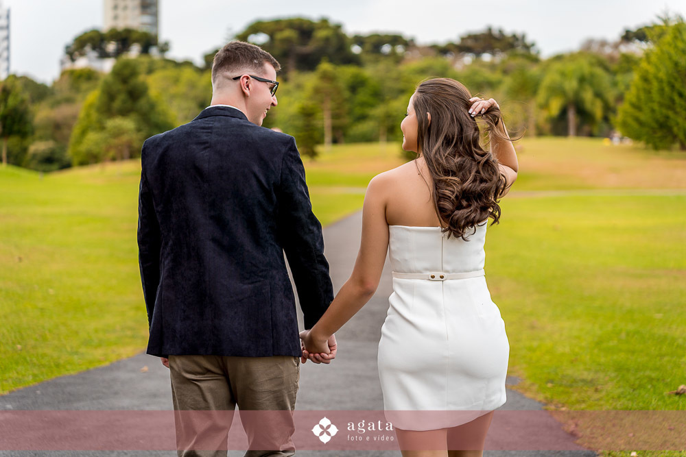 ensaio de casal-ensaio externo-ensaio fotografico de casal-fotografo curitiba-fotografo de casamento-save the date-ensaio romantico-ensaio pre wedding-ensaio pre casamento-ensaio moderno-ensaio de casal moderno-ensaio de fotos no parque-jardim botanico