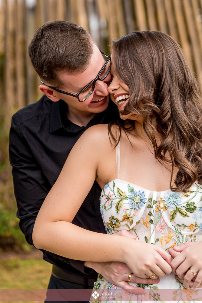 ensaio de casal-ensaio externo-ensaio fotografico de casal-fotografo curitiba-fotografo de casamento-save the date-ensaio romantico-ensaio pre wedding-ensaio pre casamento-ensaio moderno-ensaio de casal moderno-ensaio de fotos no parque-jardim botanico