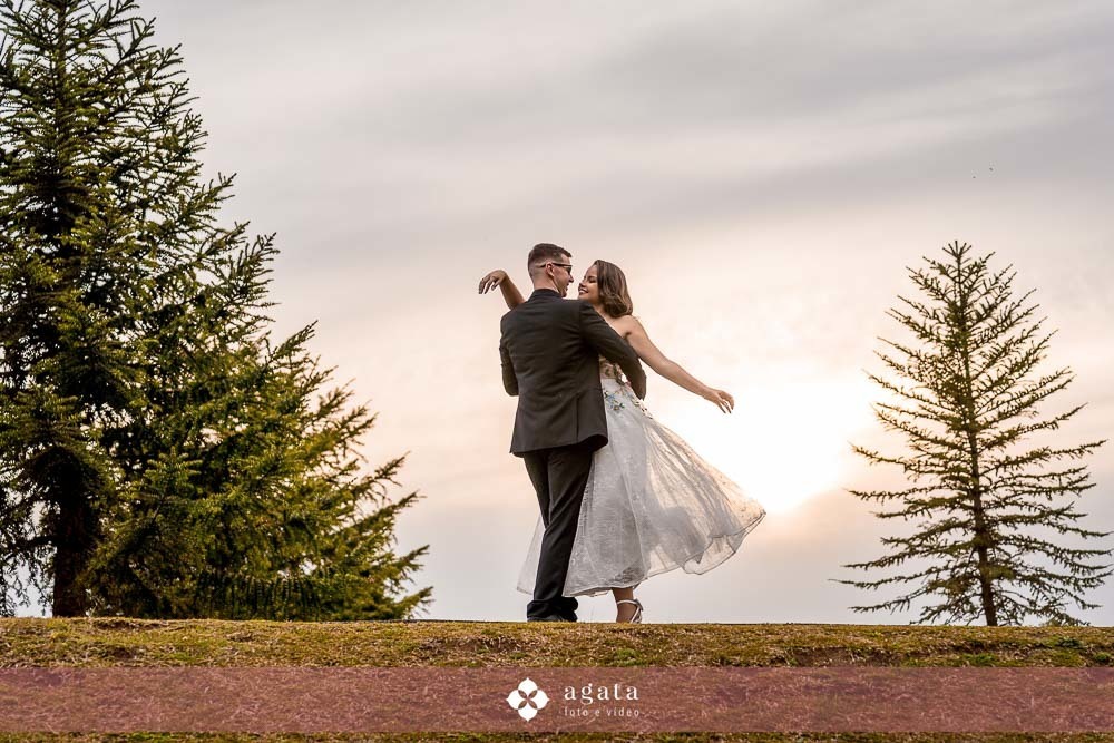 ensaio de casal-ensaio externo-ensaio fotografico de casal-fotografo curitiba-fotografo de casamento-save the date-ensaio romantico-ensaio pre wedding-ensaio pre casamento-ensaio moderno-ensaio de casal moderno-ensaio de fotos no parque-jardim botanico