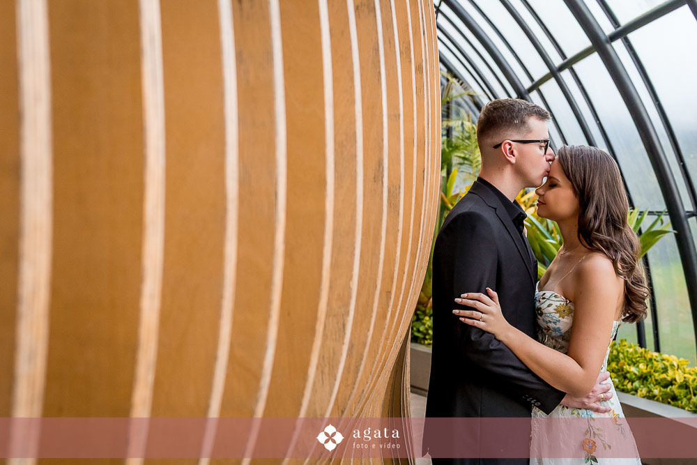 ensaio de casal-ensaio externo-ensaio fotografico de casal-fotografo curitiba-fotografo de casamento-save the date-ensaio romantico-ensaio pre wedding-ensaio pre casamento-ensaio moderno-ensaio de casal moderno-ensaio de fotos no parque-jardim botanico