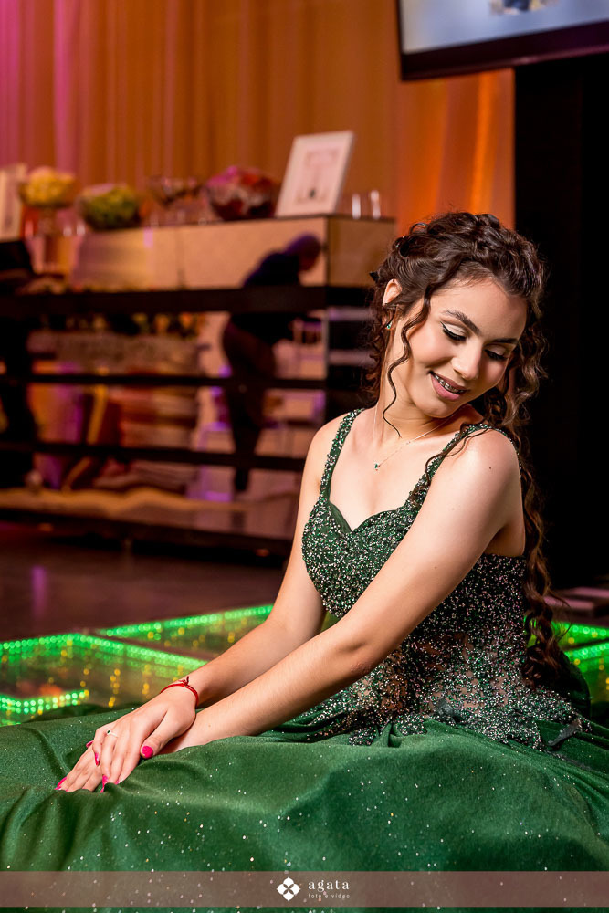 debutante curitiba-festa de debutante-fotografo de eventos-fotografo de 15 anos-15 anos curitiba-festa de 15anos-debutante de verde-vestido de debutante-fotografo de familias-fotografo criativo-castelo betel-15 anos no castelo-decoração de 15 anos-XV