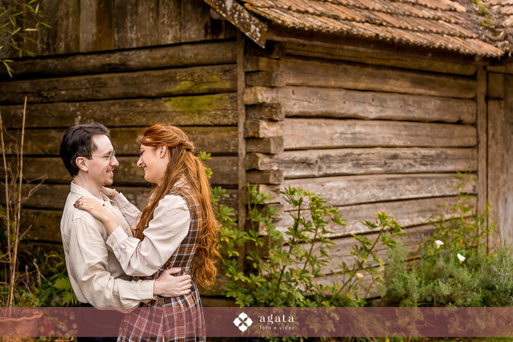 ensaio pre wedding-ensaio pre casamento-ensaio de casal-fotografo de casamento-fotografo-fotografo curitiba-ensaio de epoca-casal classico-amor classico-ensaio classico-casal-fotografo de casamento curitiba-casamento 2026-casamento-pre wedding no campo
