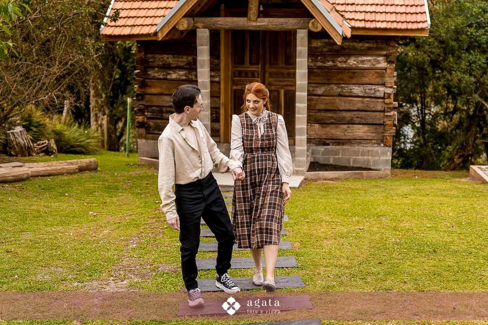 ensaio pre wedding-ensaio pre casamento-ensaio de casal-fotografo de casamento-fotografo-fotografo curitiba-ensaio de epoca-casal classico-amor classico-ensaio classico-casal-fotografo de casamento curitiba-casamento 2026-casamento-pre wedding no campo