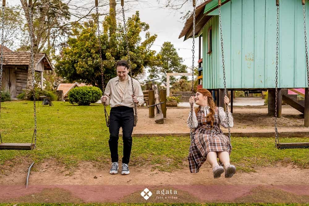 ensaio pre wedding-ensaio pre casamento-ensaio de casal-fotografo de casamento-fotografo-fotografo curitiba-ensaio de epoca-casal classico-amor classico-ensaio classico-casal-fotografo de casamento curitiba-casamento 2026-casamento-pre wedding no campo