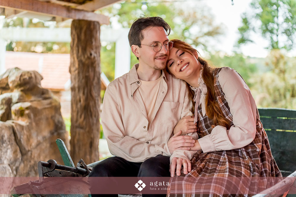 ensaio pre wedding-ensaio pre casamento-ensaio de casal-fotografo de casamento-fotografo-fotografo curitiba-ensaio de epoca-casal classico-amor classico-ensaio classico-casal-fotografo de casamento curitiba-casamento 2026-casamento-pre wedding no campo