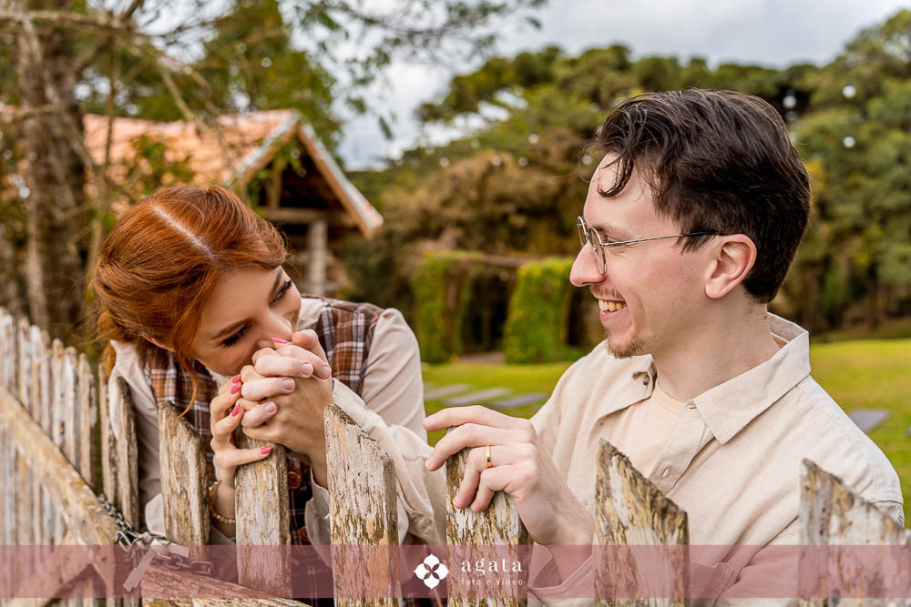 ensaio pre wedding-ensaio pre casamento-ensaio de casal-fotografo de casamento-fotografo-fotografo curitiba-ensaio de epoca-casal classico-amor classico-ensaio classico-casal-fotografo de casamento curitiba-casamento 2026-casamento-pre wedding no campo