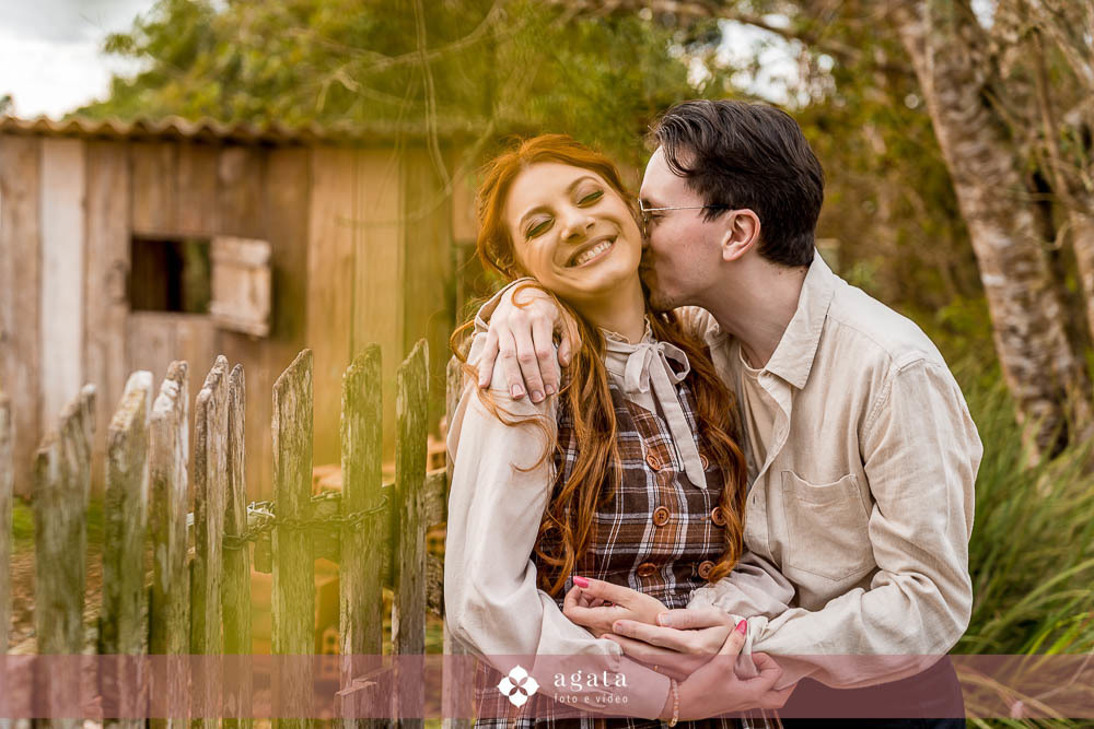 ensaio pre wedding-ensaio pre casamento-ensaio de casal-fotografo de casamento-fotografo-fotografo curitiba-ensaio de epoca-casal classico-amor classico-ensaio classico-casal-fotografo de casamento curitiba-casamento 2026-casamento-pre wedding no campo