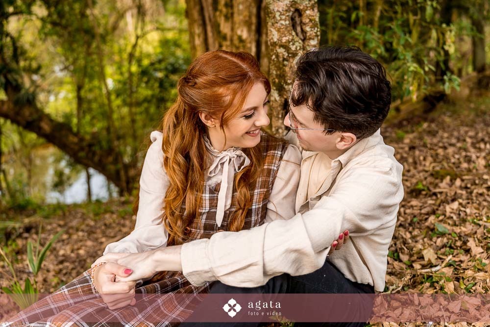 ensaio pre wedding-ensaio pre casamento-ensaio de casal-fotografo de casamento-fotografo-fotografo curitiba-ensaio de epoca-casal classico-amor classico-ensaio classico-casal-fotografo de casamento curitiba-casamento 2026-casamento-pre wedding no campo