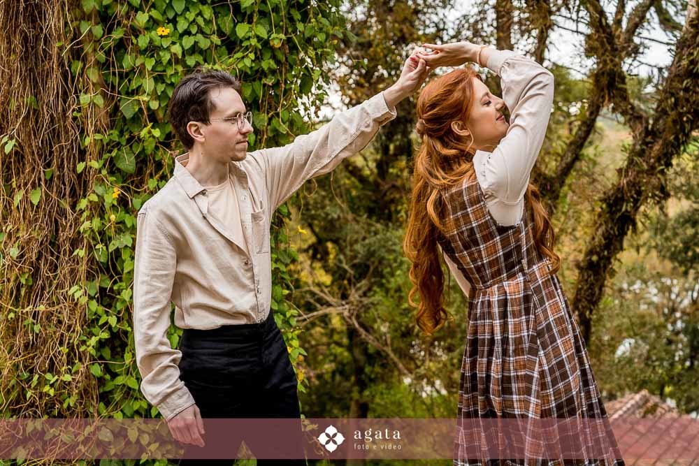ensaio pre wedding-ensaio pre casamento-ensaio de casal-fotografo de casamento-fotografo-fotografo curitiba-ensaio de epoca-casal classico-amor classico-ensaio classico-casal-fotografo de casamento curitiba-casamento 2026-casamento-pre wedding no campo