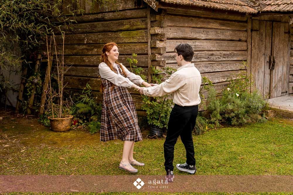 ensaio pre wedding-ensaio pre casamento-ensaio de casal-fotografo de casamento-fotografo-fotografo curitiba-ensaio de epoca-casal classico-amor classico-ensaio classico-casal-fotografo de casamento curitiba-casamento 2026-casamento-pre wedding no campo