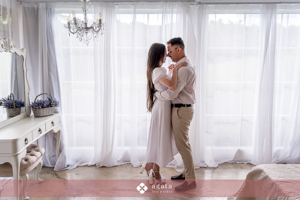 ensaio pre wedding-ensaio pre casamento-ensaio fotografico-ensaio no campo-fotografo curitiba-fotografo de casamento-ensaio pre casamento curitiba-sentile do embuial-fotografo criativo-vestido de noiva-ensaio no campo curitiba-noivos-noivado-bride