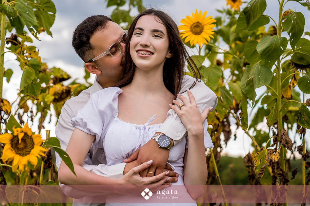 ensaio pre wedding-ensaio pre casamento-ensaio fotografico-ensaio no campo-fotografo curitiba-fotografo de casamento-ensaio pre casamento curitiba-sentile do embuial-fotografo criativo-vestido de noiva-ensaio no campo curitiba-noivos-noivado-bride