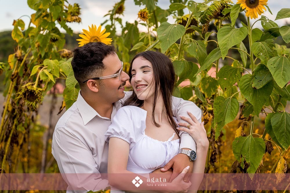 ensaio pre wedding-ensaio pre casamento-ensaio fotografico-ensaio no campo-fotografo curitiba-fotografo de casamento-ensaio pre casamento curitiba-sentile do embuial-fotografo criativo-vestido de noiva-ensaio no campo curitiba-noivos-noivado-bride