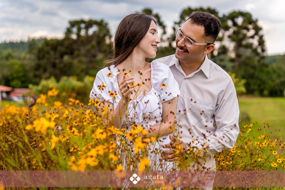 ensaio pre wedding-ensaio pre casamento-ensaio fotografico-ensaio no campo-fotografo curitiba-fotografo de casamento-ensaio pre casamento curitiba-sentile do embuial-fotografo criativo-vestido de noiva-ensaio no campo curitiba-noivos-noivado-bride