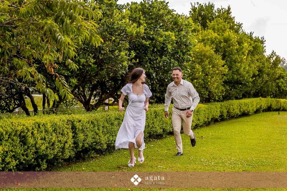 ensaio pre wedding-ensaio pre casamento-ensaio fotografico-ensaio no campo-fotografo curitiba-fotografo de casamento-ensaio pre casamento curitiba-sentile do embuial-fotografo criativo-vestido de noiva-ensaio no campo curitiba-noivos-noivado-bride