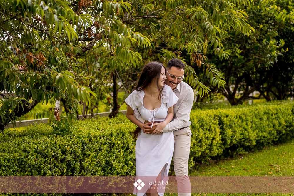 ensaio pre wedding-ensaio pre casamento-ensaio fotografico-ensaio no campo-fotografo curitiba-fotografo de casamento-ensaio pre casamento curitiba-sentile do embuial-fotografo criativo-vestido de noiva-ensaio no campo curitiba-noivos-noivado-bride