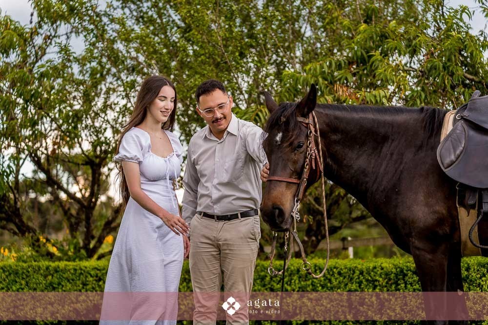ensaio pre wedding-ensaio pre casamento-ensaio fotografico-ensaio no campo-fotografo curitiba-fotografo de casamento-ensaio pre casamento curitiba-sentile do embuial-fotografo criativo-vestido de noiva-ensaio no campo curitiba-noivos-noivado-bride