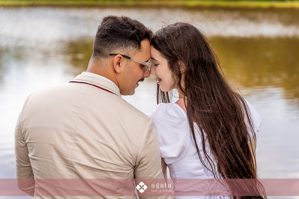 ensaio pre wedding-ensaio pre casamento-ensaio fotografico-ensaio no campo-fotografo curitiba-fotografo de casamento-ensaio pre casamento curitiba-sentile do embuial-fotografo criativo-vestido de noiva-ensaio no campo curitiba-noivos-noivado-bride
