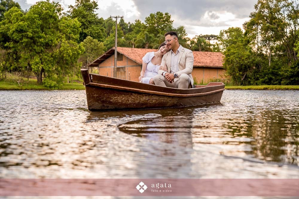ensaio pre wedding-ensaio pre casamento-ensaio fotografico-ensaio no campo-fotografo curitiba-fotografo de casamento-ensaio pre casamento curitiba-sentile do embuial-fotografo criativo-vestido de noiva-ensaio no campo curitiba-noivos-noivado-bride