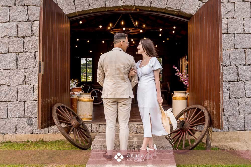 ensaio pre wedding-ensaio pre casamento-ensaio fotografico-ensaio no campo-fotografo curitiba-fotografo de casamento-ensaio pre casamento curitiba-sentile do embuial-fotografo criativo-vestido de noiva-ensaio no campo curitiba-noivos-noivado-bride