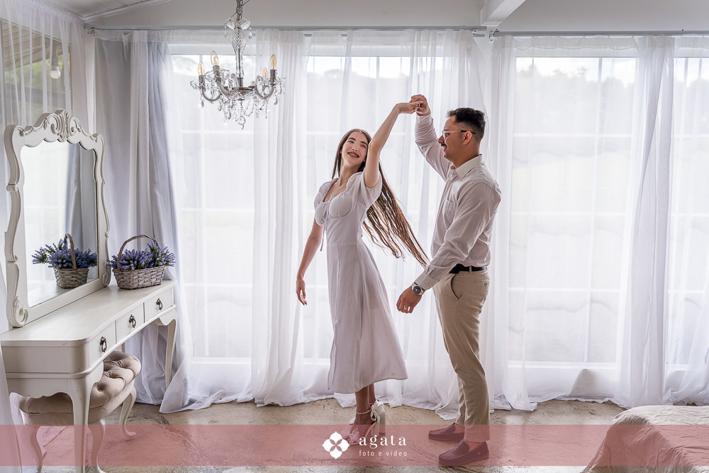 ensaio pre wedding-ensaio pre casamento-ensaio fotografico-ensaio no campo-fotografo curitiba-fotografo de casamento-ensaio pre casamento curitiba-sentile do embuial-fotografo criativo-vestido de noiva-ensaio no campo curitiba-noivos-noivado-bride