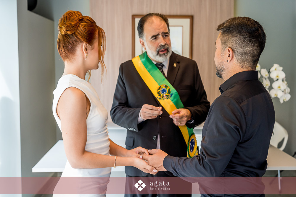 casamento civil-casamento no cartório-casamento curitiba-fotografo de casamento curitiba-uniao civil-aliança de casamento-união civil cartório-casamento curitiba-fotografo de casamento civil-celebração de casamento-noiva-wedding