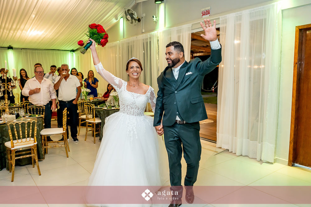 casamento curitiba-fotografo de casamento-fotografo curitiba-casamento na igreja-casamento 2027-vestido de noiva-casamento catolico-casamento com festa-fotografo de casamento curitiba-fotografo-wedding-matrimonio-casamento na igreja-festa
