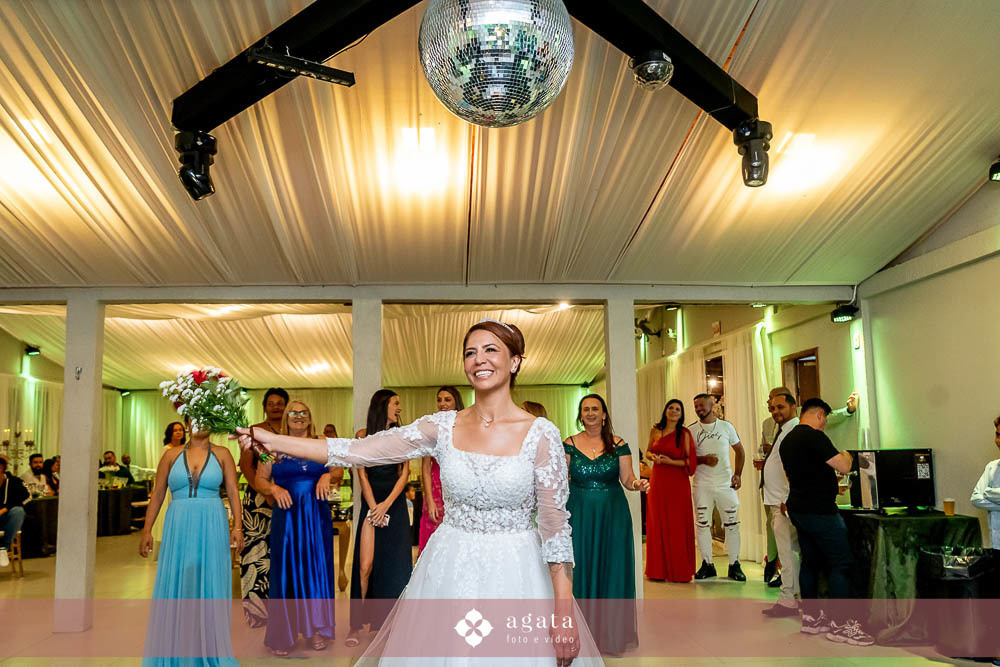 casamento curitiba-fotografo de casamento-fotografo curitiba-casamento na igreja-casamento 2027-vestido de noiva-casamento catolico-casamento com festa-fotografo de casamento curitiba-fotografo-wedding-matrimonio-casamento na igreja-festa