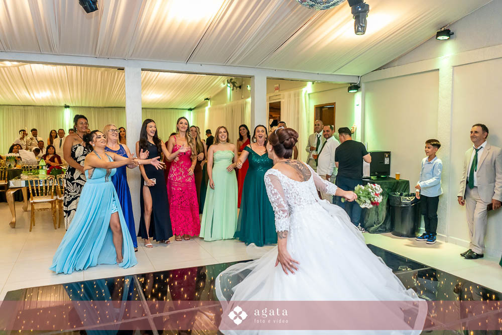 casamento curitiba-fotografo de casamento-fotografo curitiba-casamento na igreja-casamento 2027-vestido de noiva-casamento catolico-casamento com festa-fotografo de casamento curitiba-fotografo-wedding-matrimonio-casamento na igreja-festa