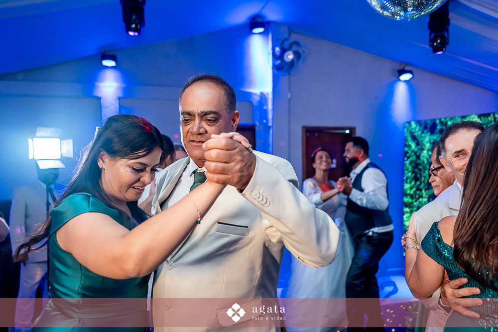 casamento curitiba-fotografo de casamento-fotografo curitiba-casamento na igreja-casamento 2027-vestido de noiva-casamento catolico-casamento com festa-fotografo de casamento curitiba-fotografo-wedding-matrimonio-casamento na igreja-festa