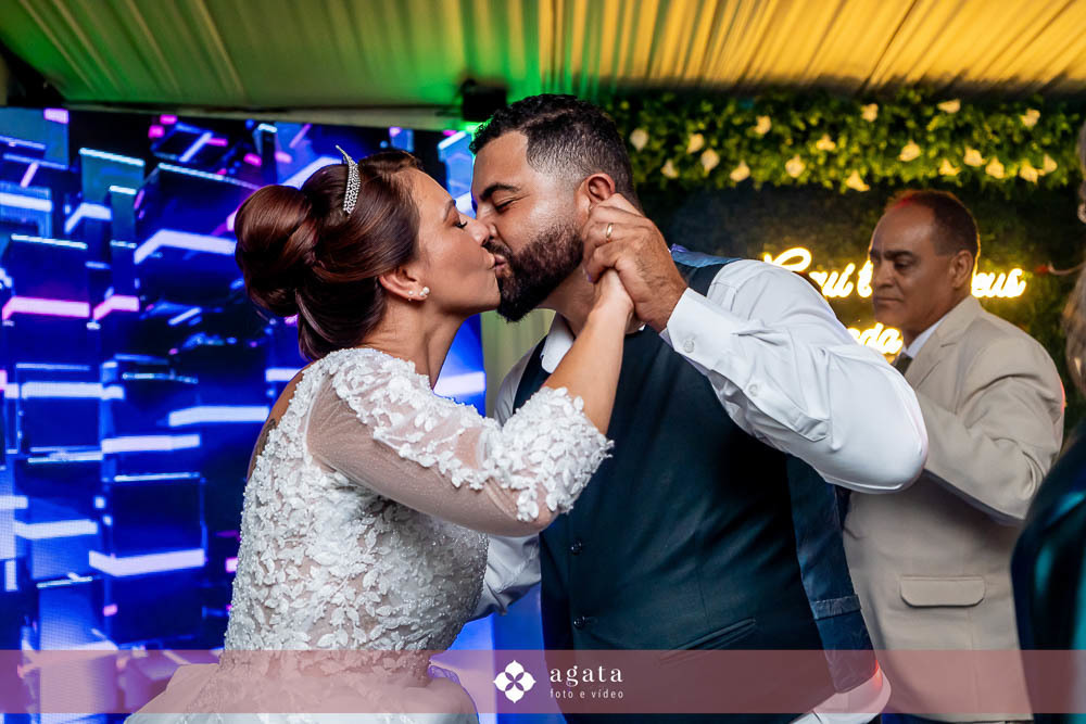 casamento curitiba-fotografo de casamento-fotografo curitiba-casamento na igreja-casamento 2027-vestido de noiva-casamento catolico-casamento com festa-fotografo de casamento curitiba-fotografo-wedding-matrimonio-casamento na igreja-festa
